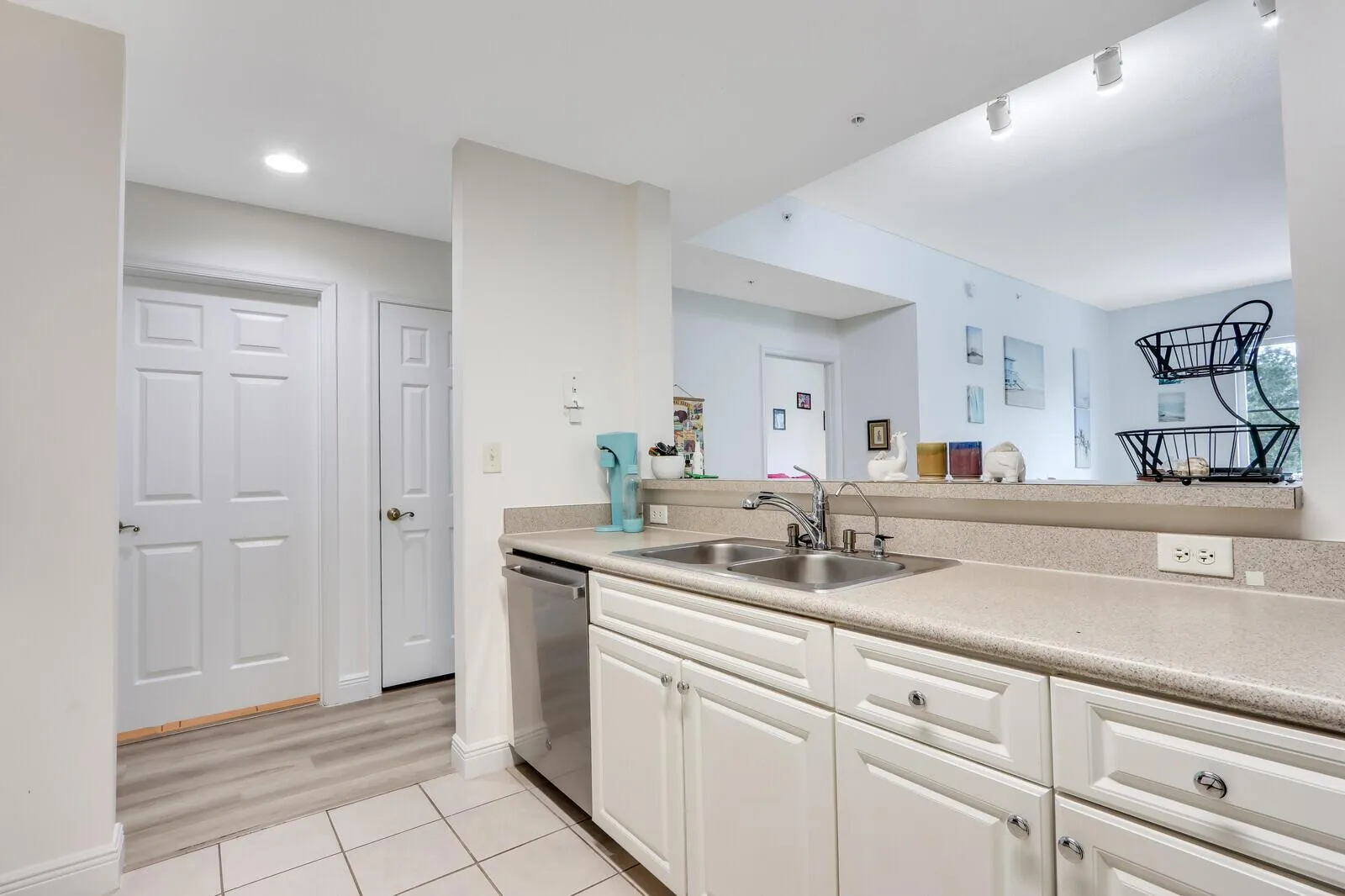 1155 Main Street, #216