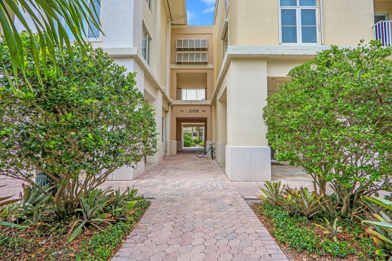 1155 Main Street, #216