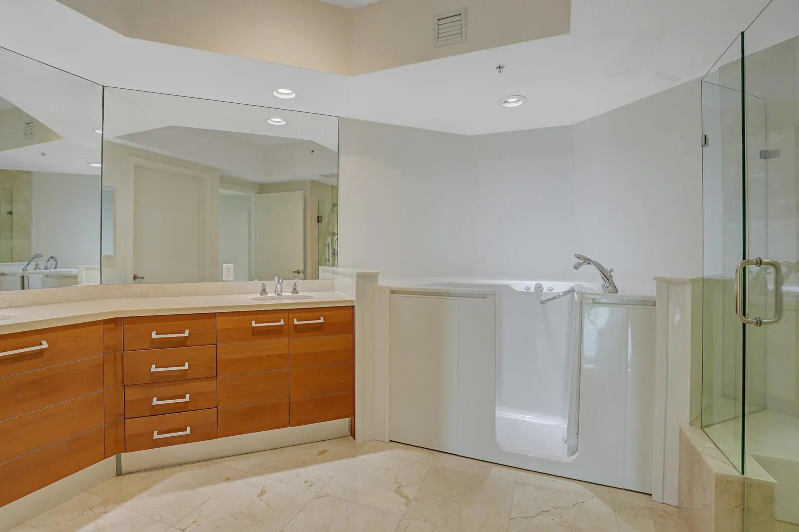 3630 Gardens Parkway, #901c