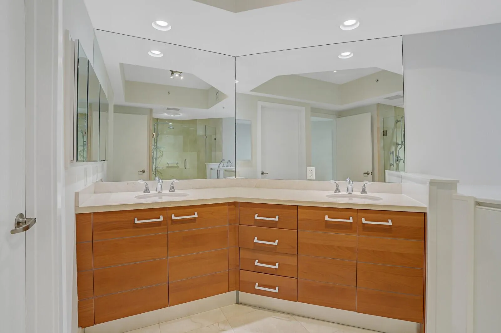 3630 Gardens Parkway, #901c