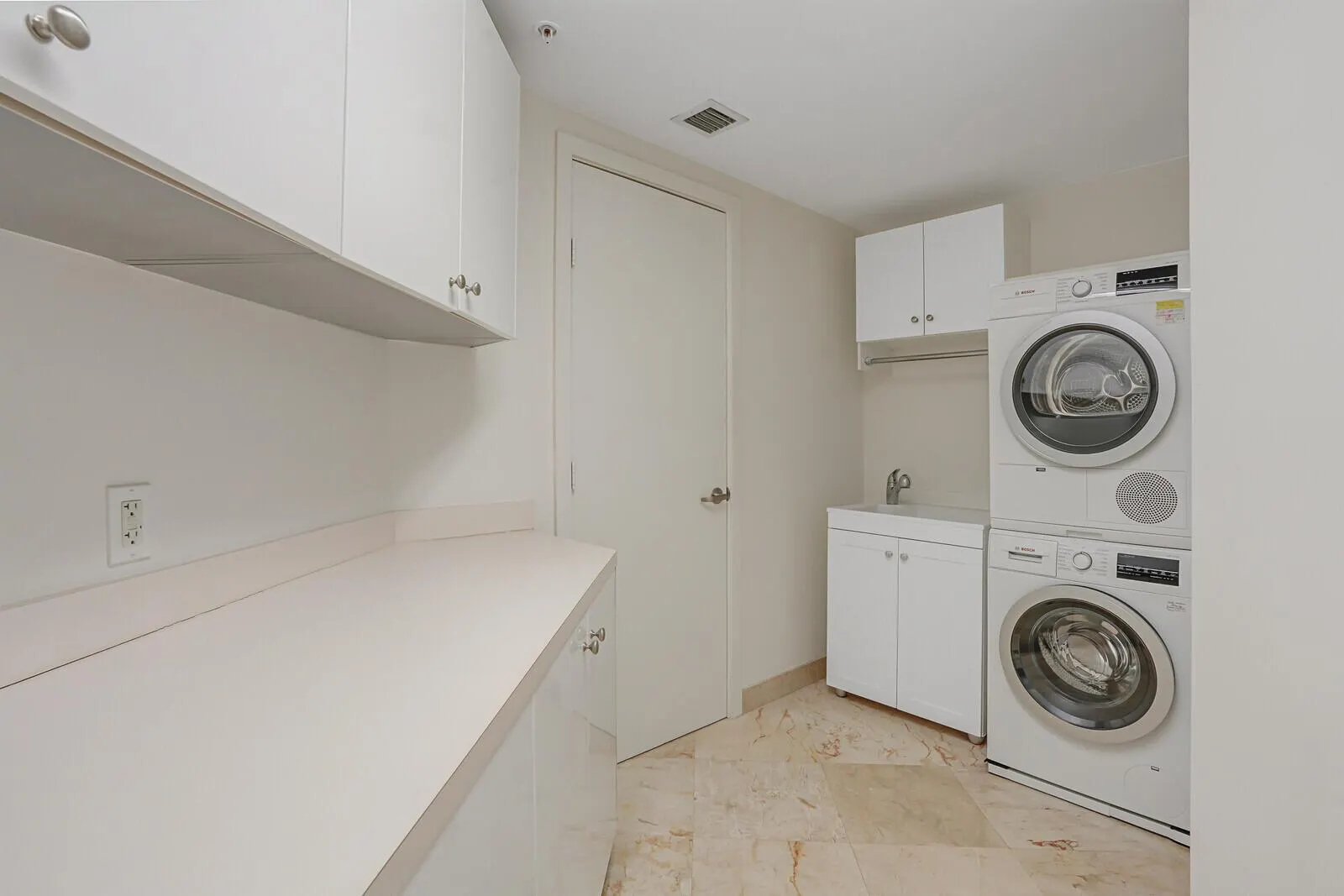 3630 Gardens Parkway, #901c