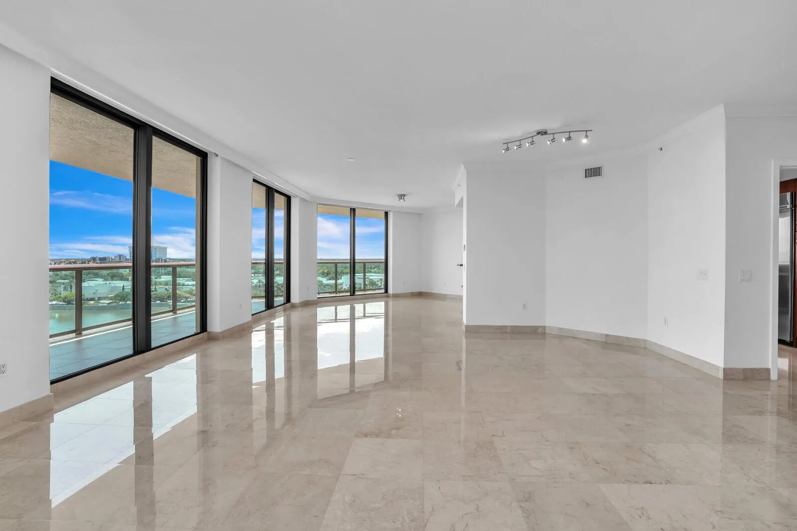 3630 Gardens Parkway, #901c