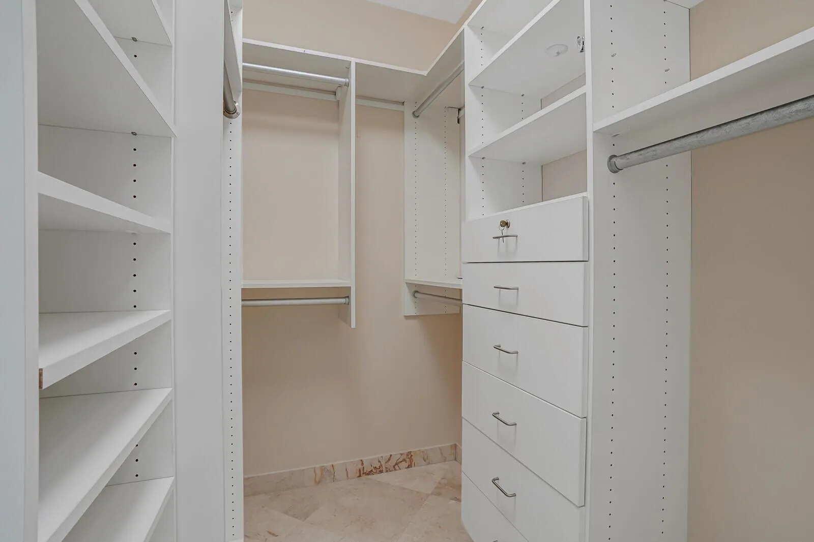 3630 Gardens Parkway, #901c