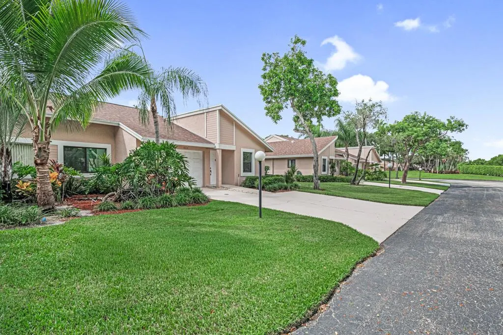 8216 Sweetbriar Way