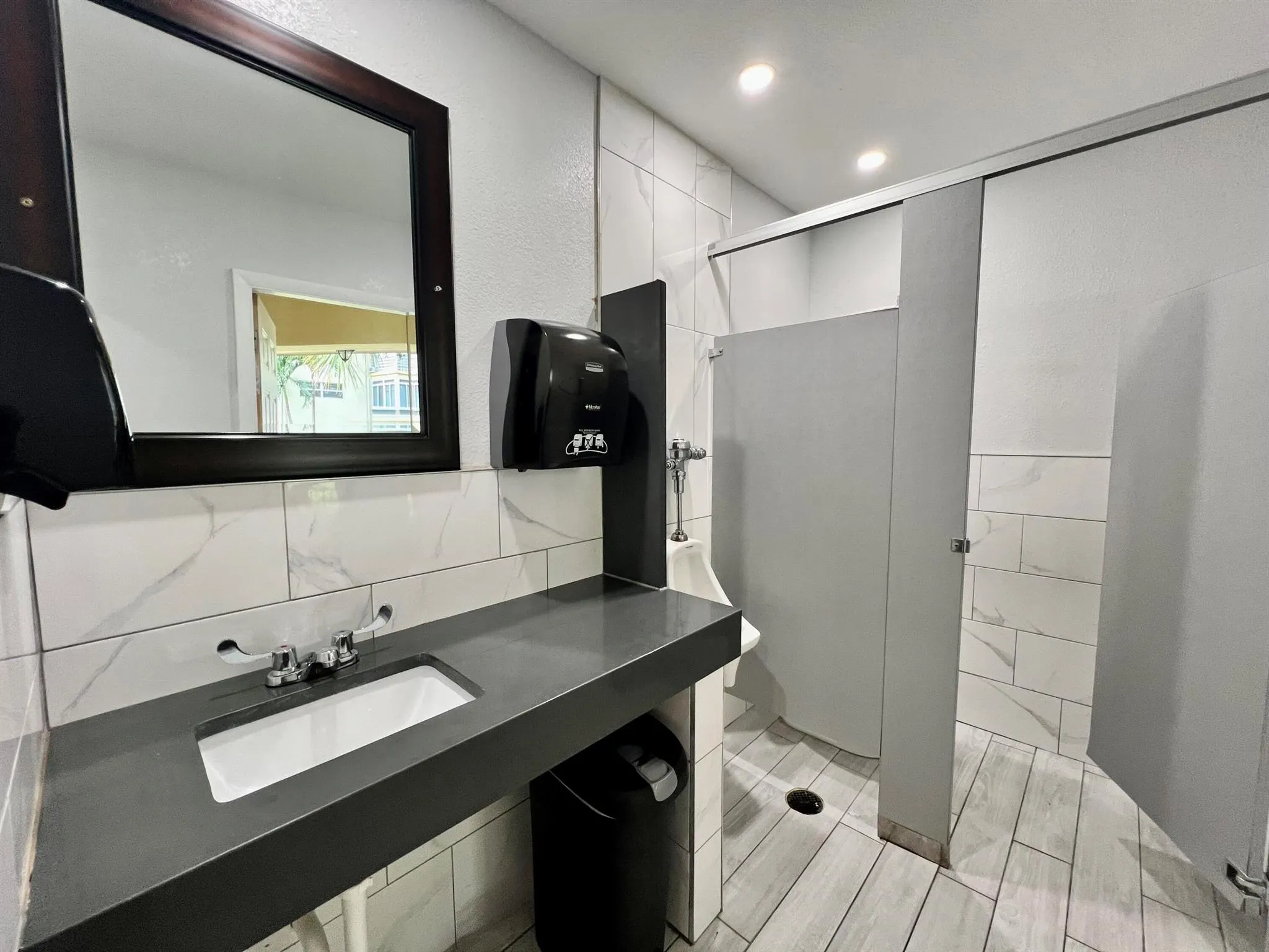 5141 W Oakland Park Boulevard, #201