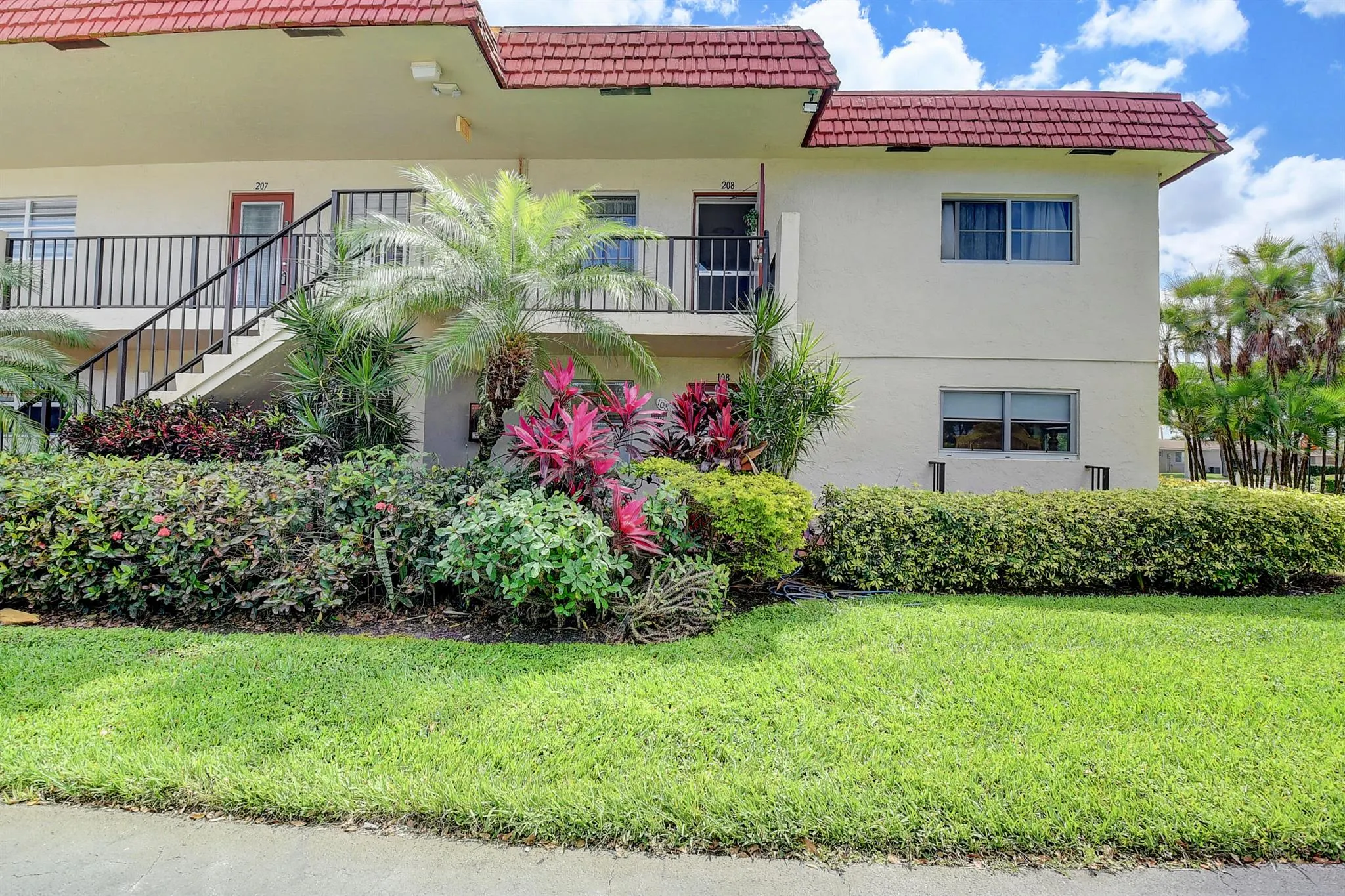 5 Abbey Lane, #108