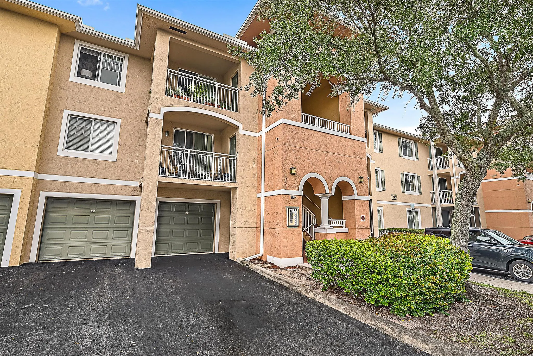 6466 Emerald Dunes Drive, #207