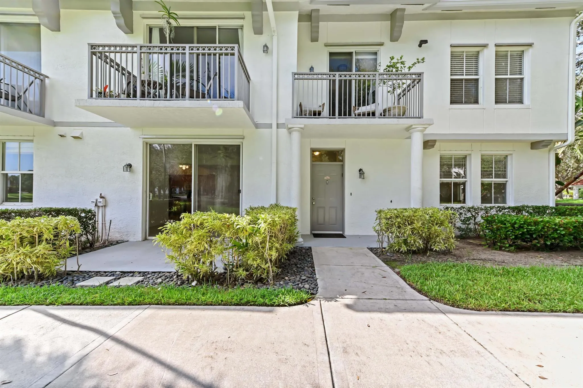 2038 Alta Meadows Lane, #1512