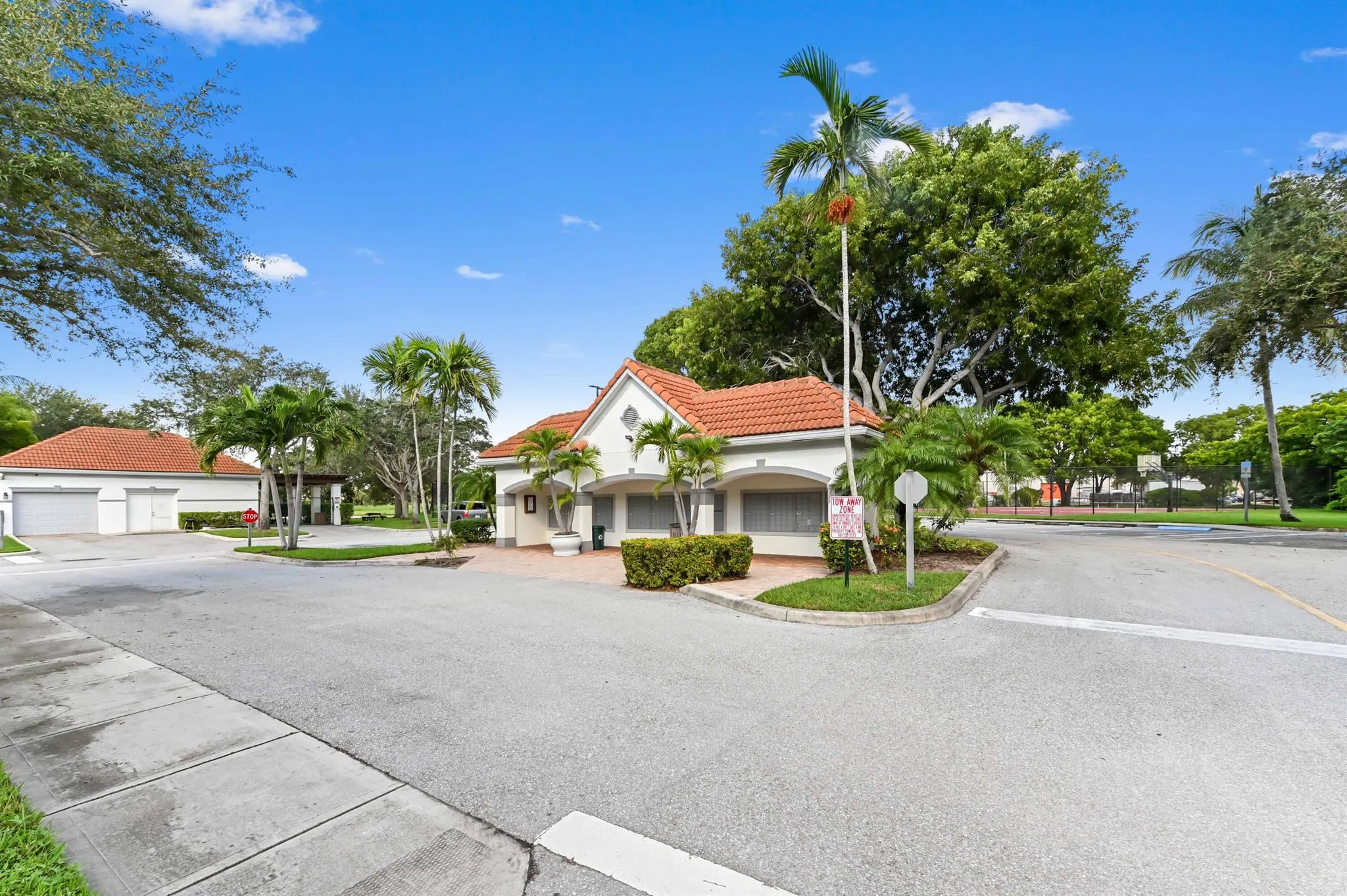 2038 Alta Meadows Lane, #1512