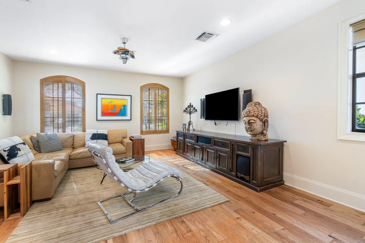 5734 Paddington Way