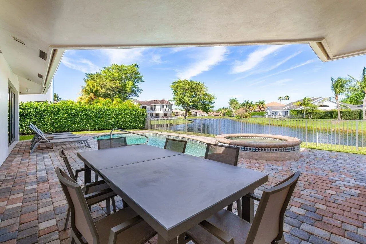 5734 Paddington Way