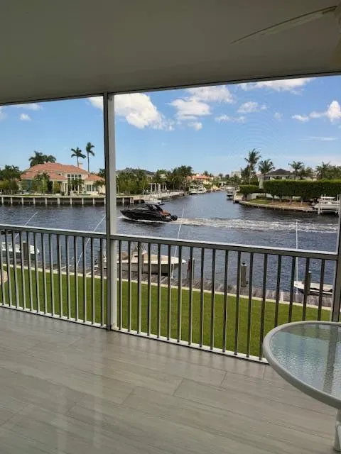 390 N Federal Highway, #203