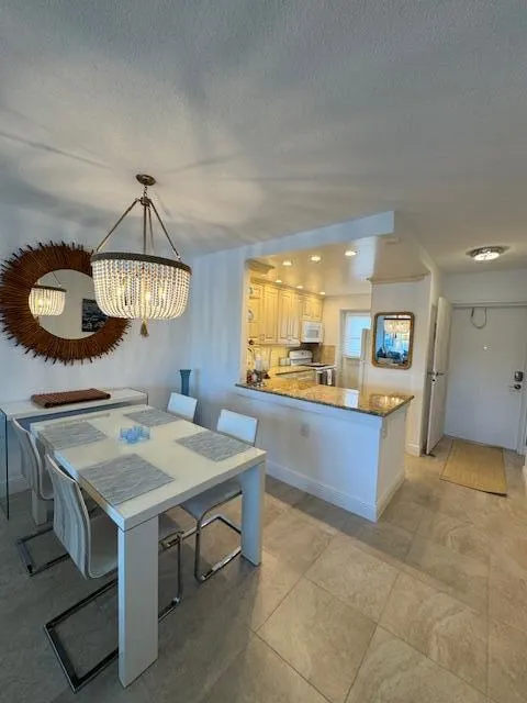 390 N Federal Highway, #203