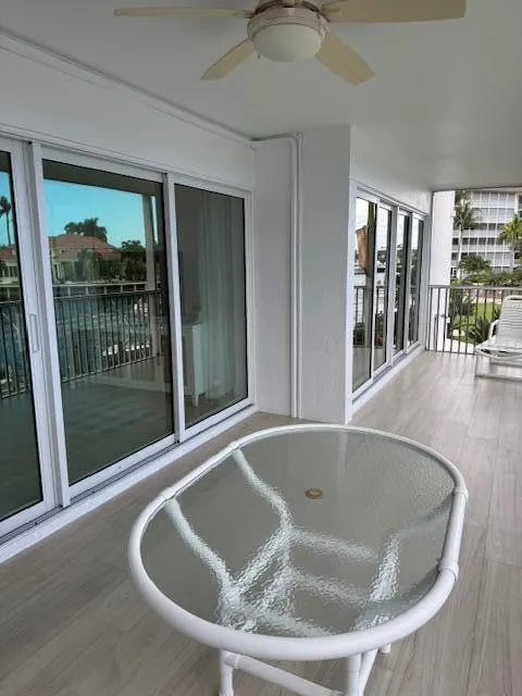 390 N Federal Highway, #203