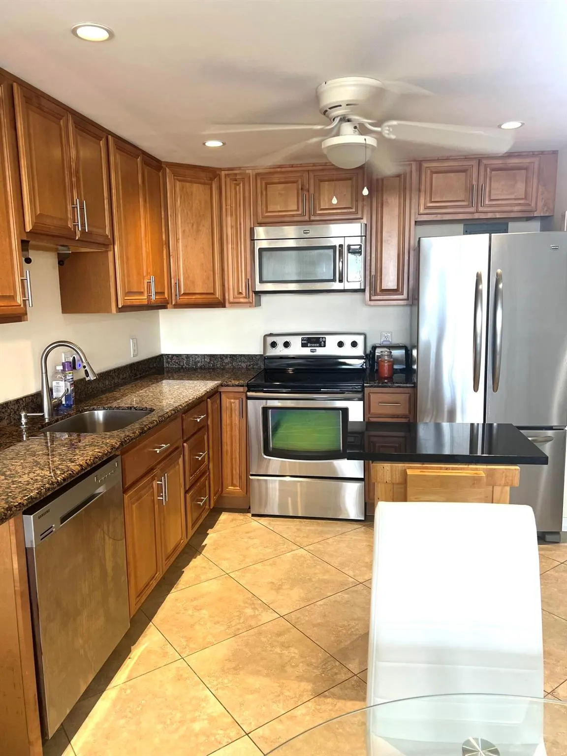 500 Executive Center Drive, #5h