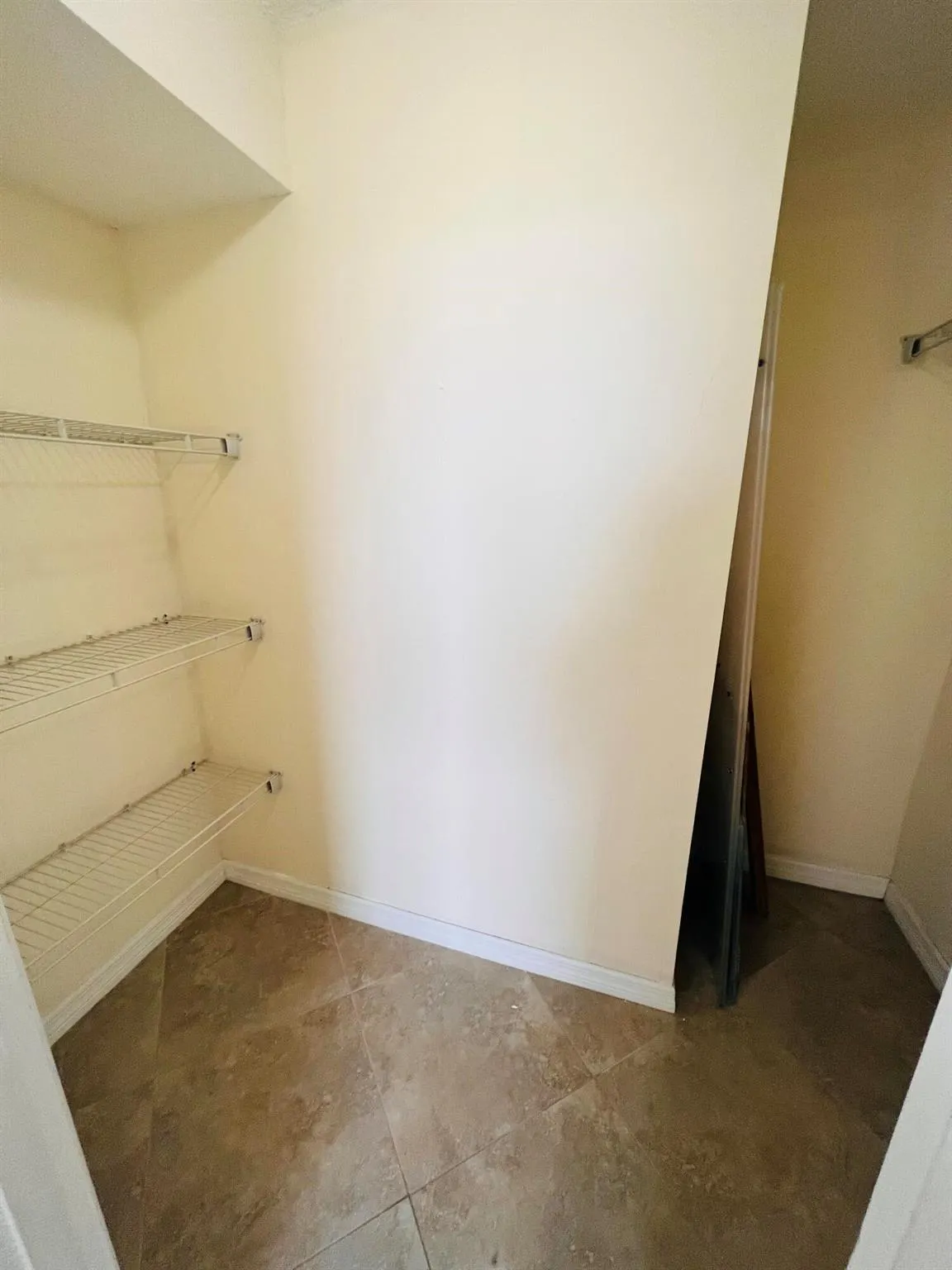 500 Executive Center Drive, #5h