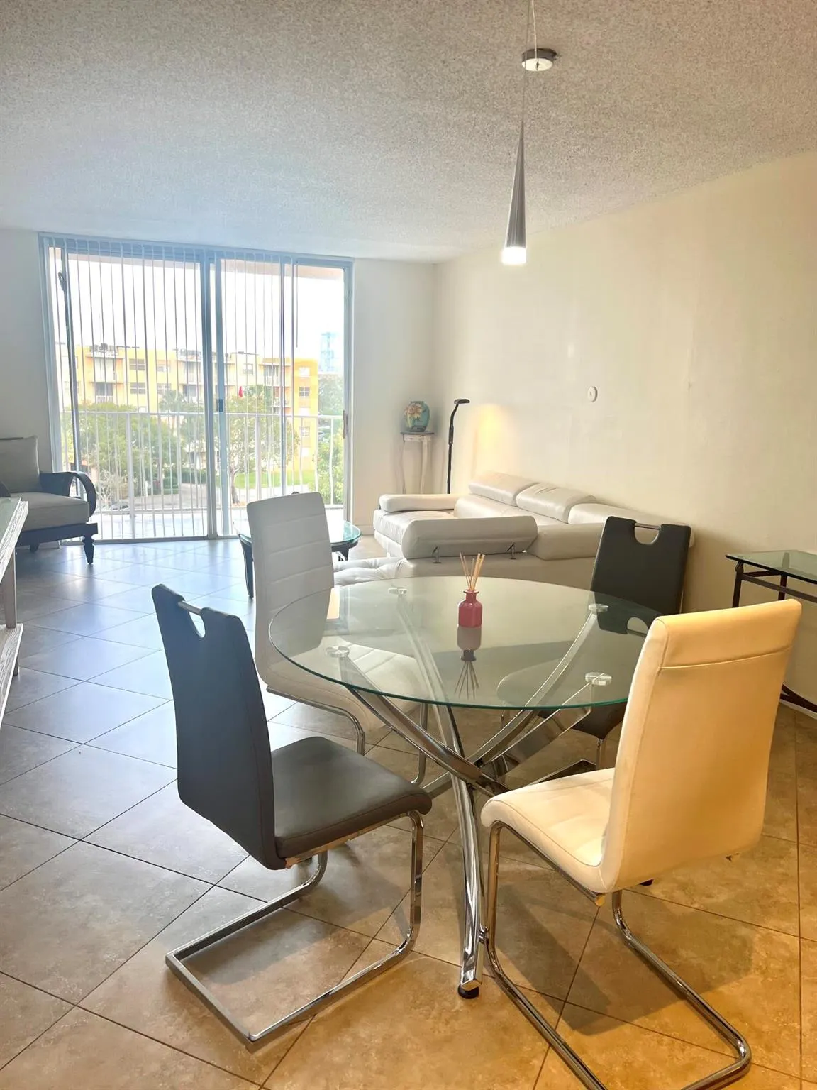 500 Executive Center Drive, #5h