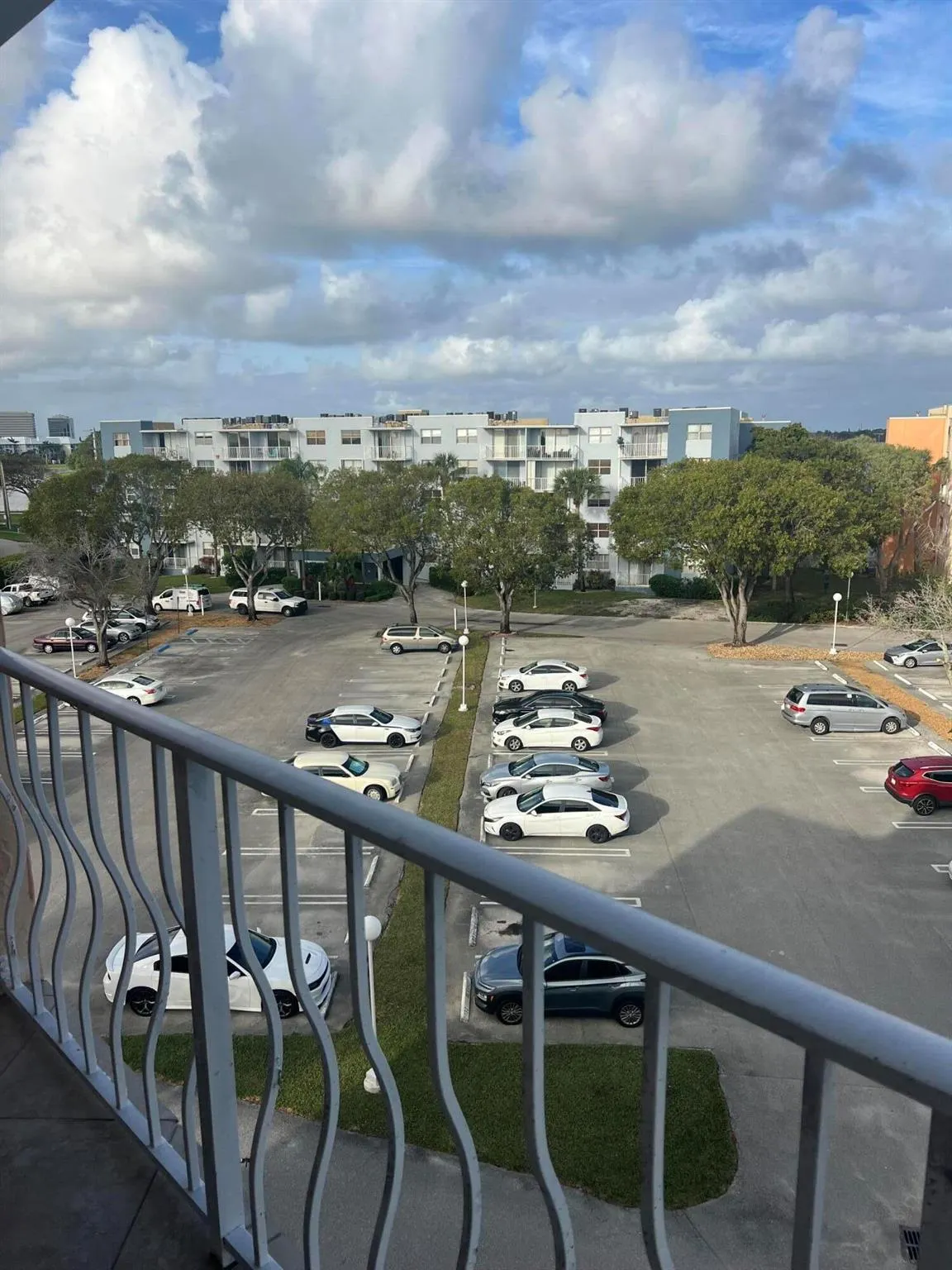 500 Executive Center Drive, #5h