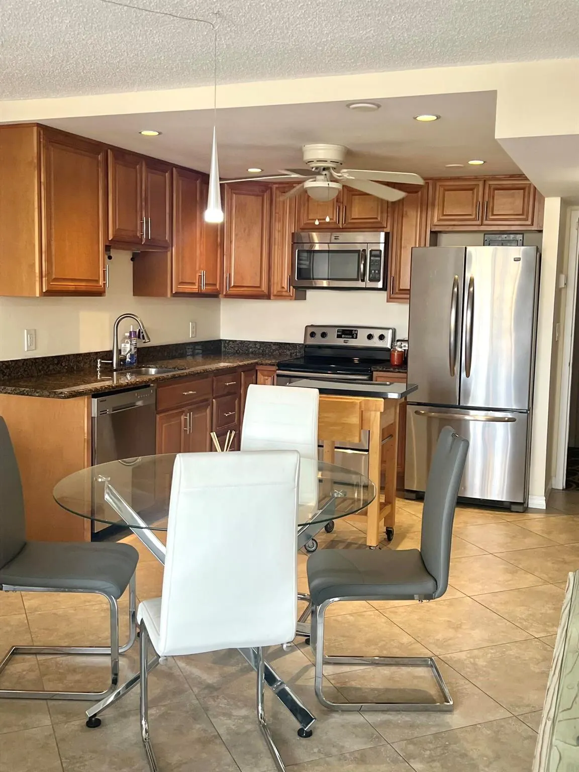 500 Executive Center Drive, #5h