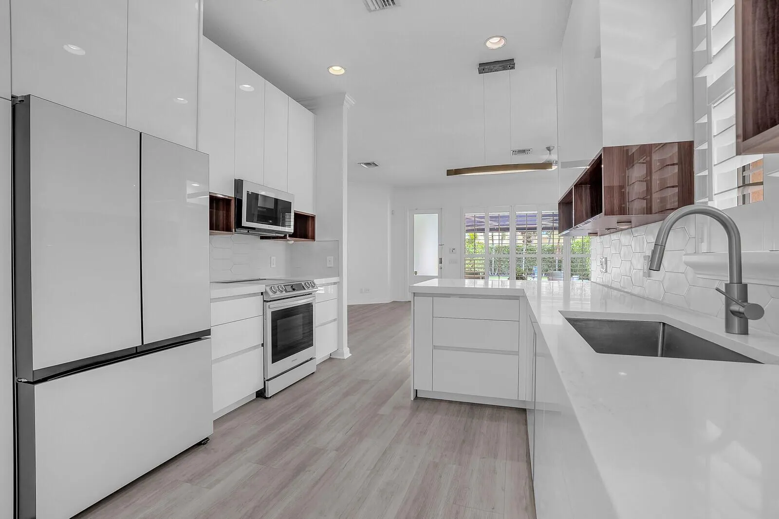 231 Caravelle Drive