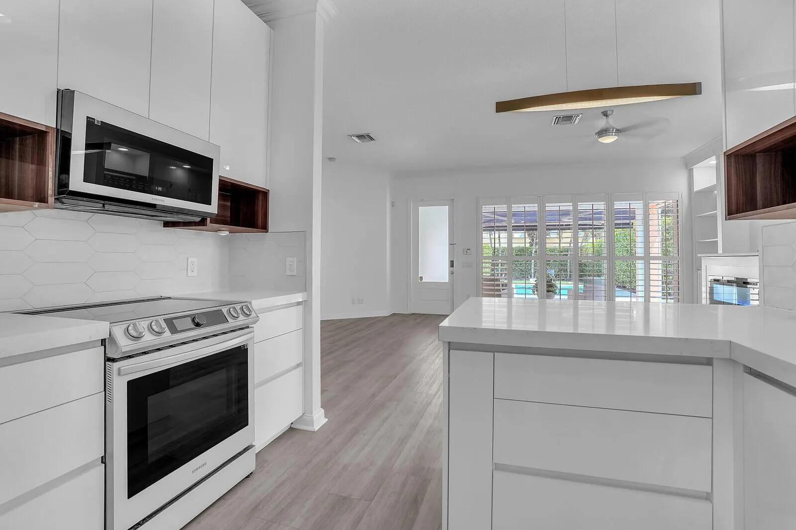231 Caravelle Drive