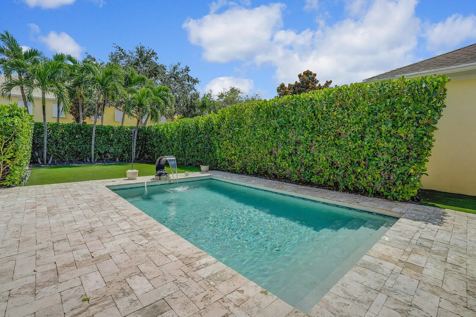 231 Caravelle Drive