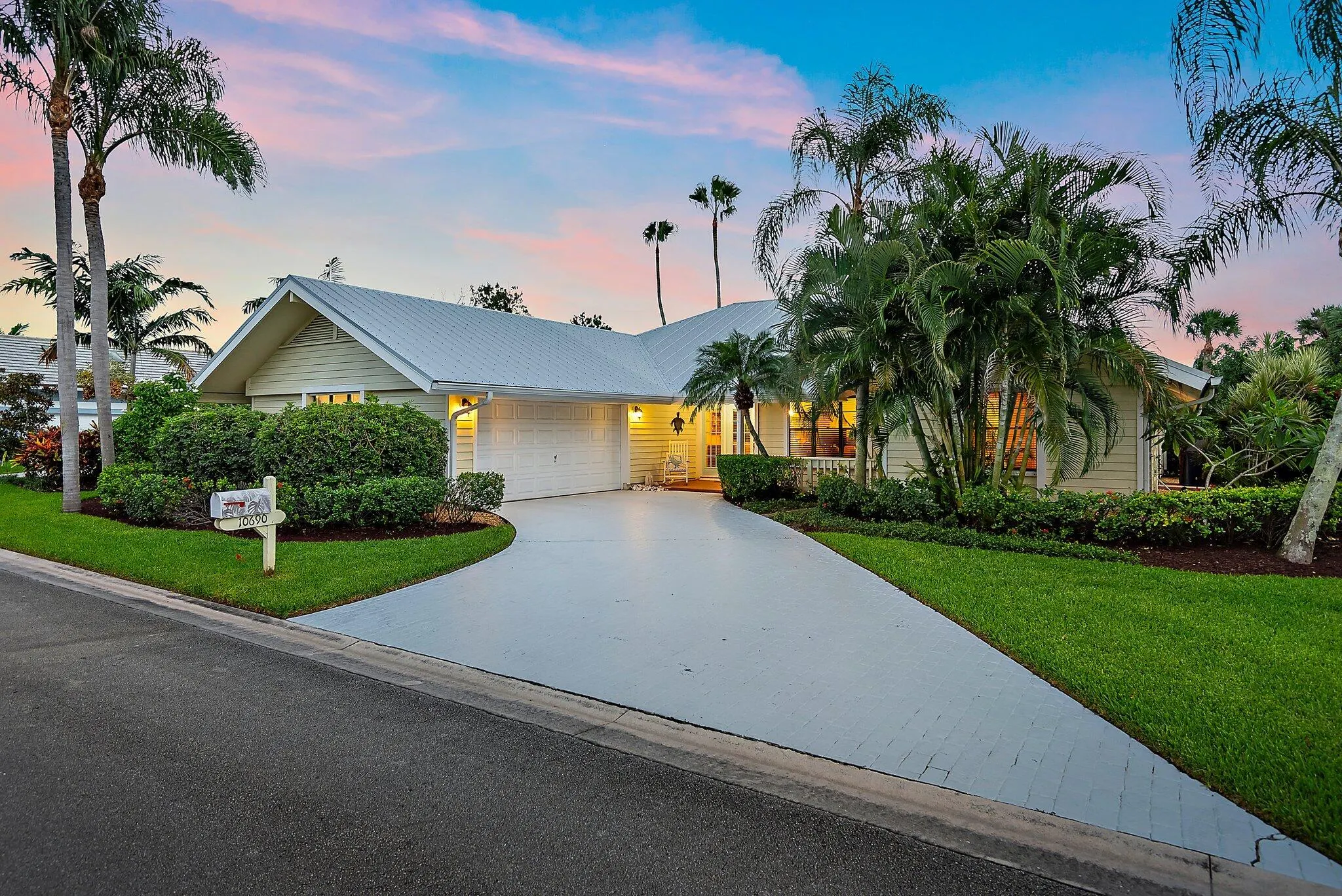 10690 SE Jupiter Narrows Drive