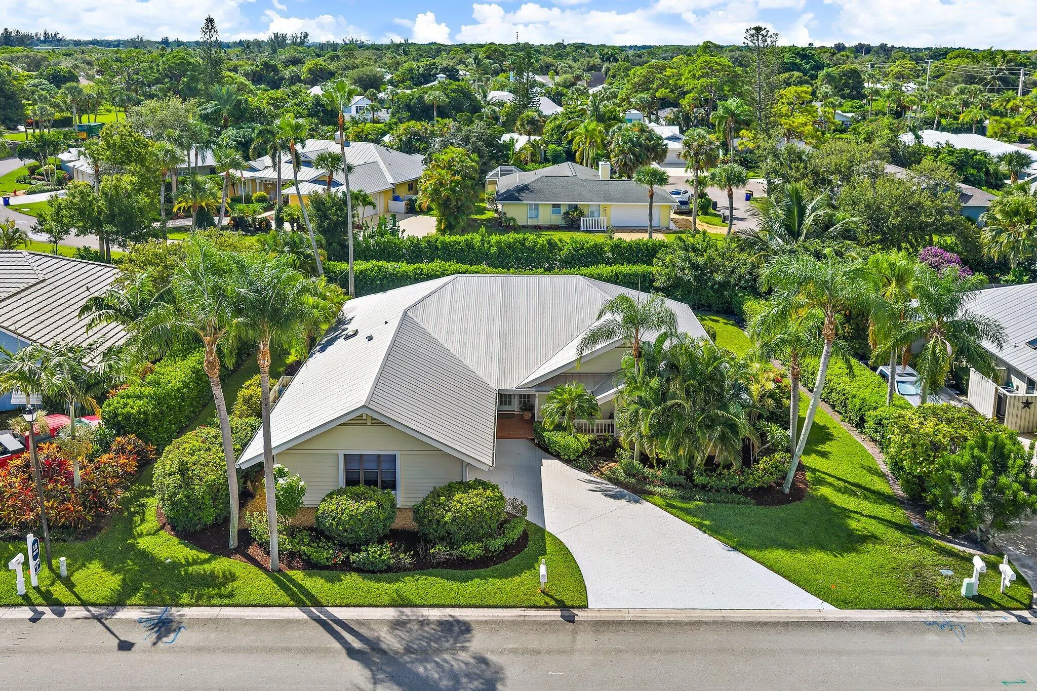 10690 SE Jupiter Narrows Drive