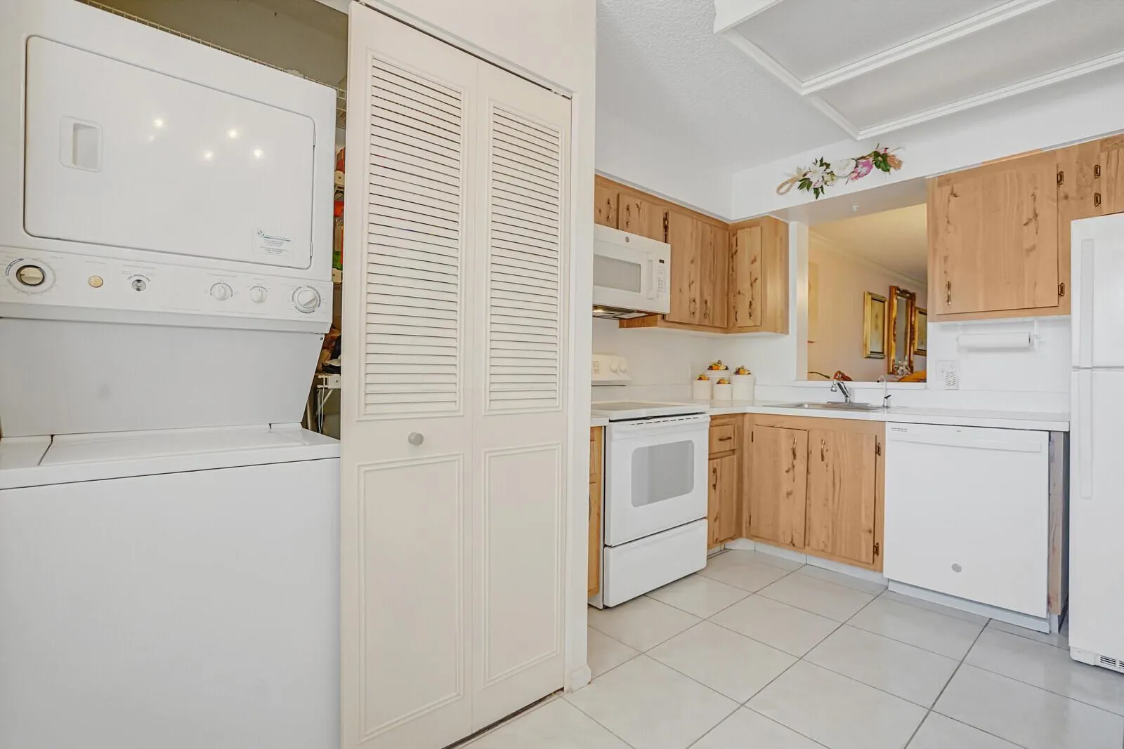 6650 S Oriole Boulevard, #1040