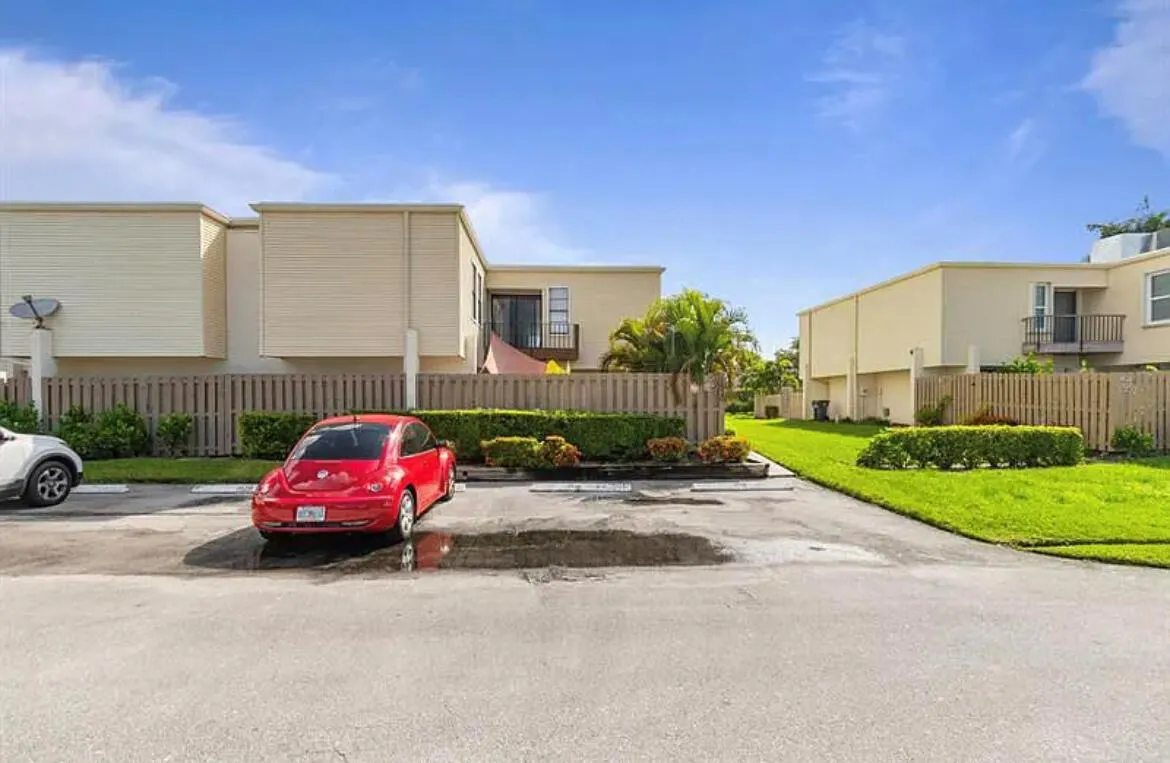 1520 Shaker Circle Circle