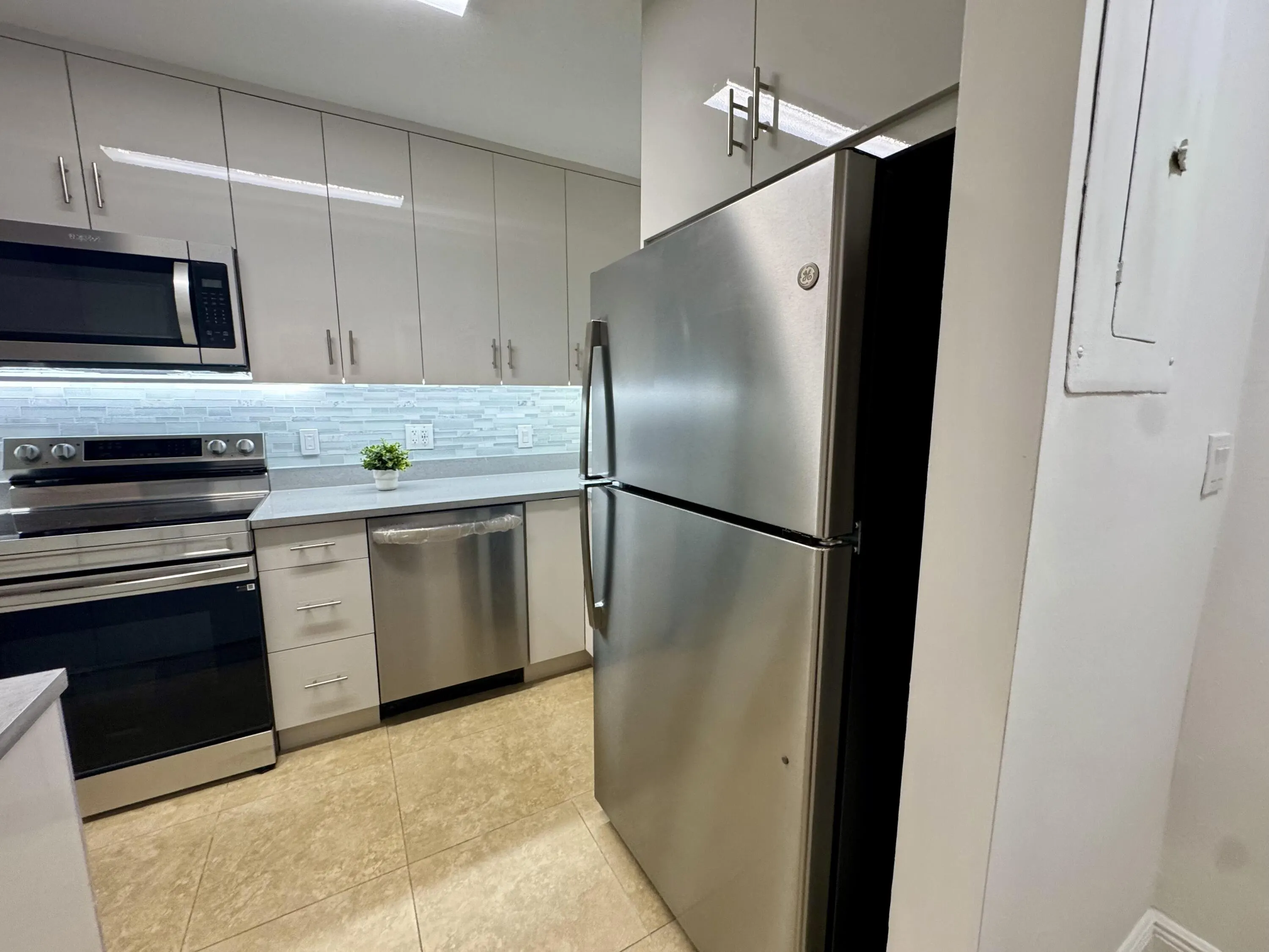 1256 S Military Trail, #915