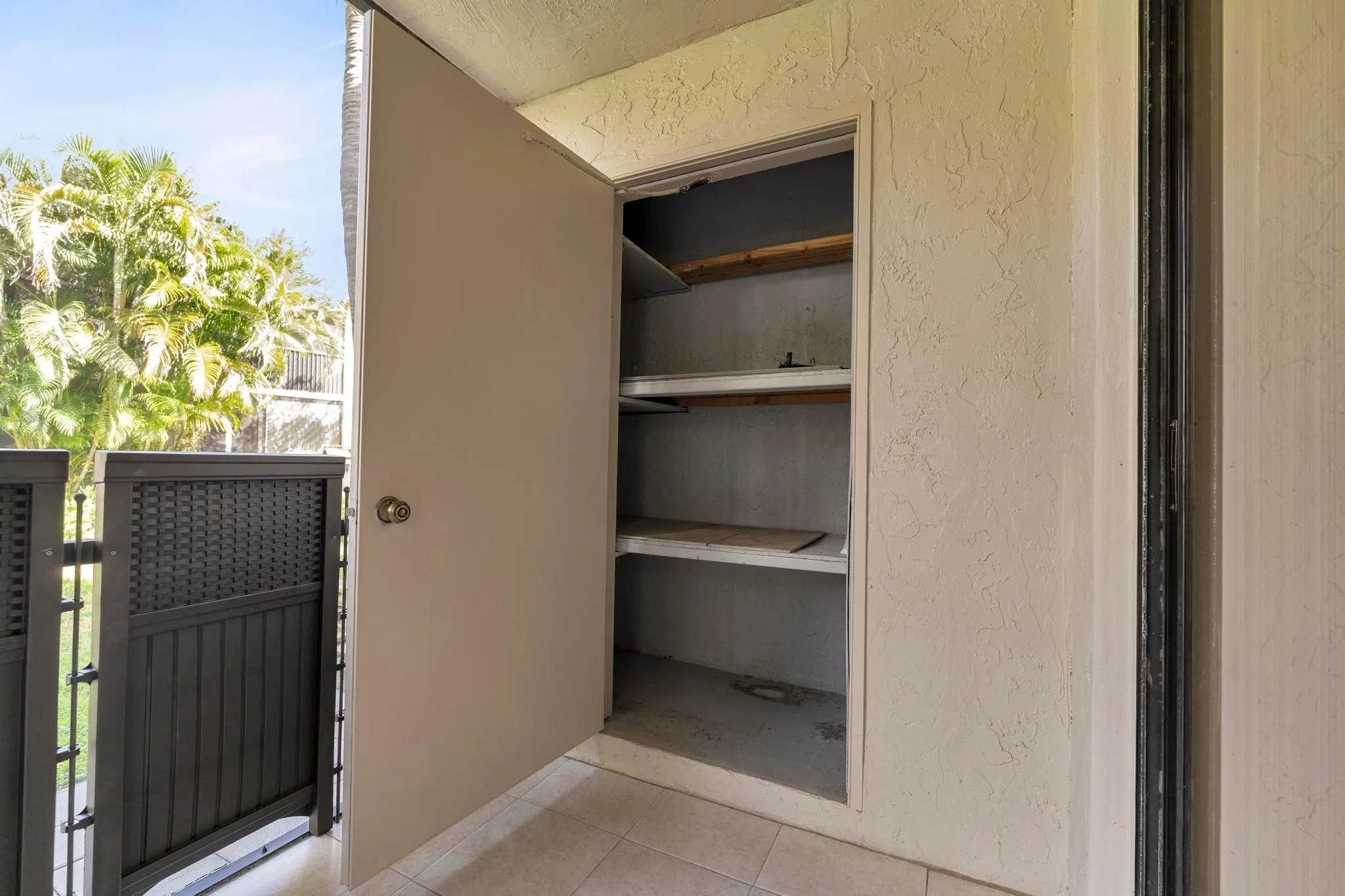 1256 S Military Trail, #915