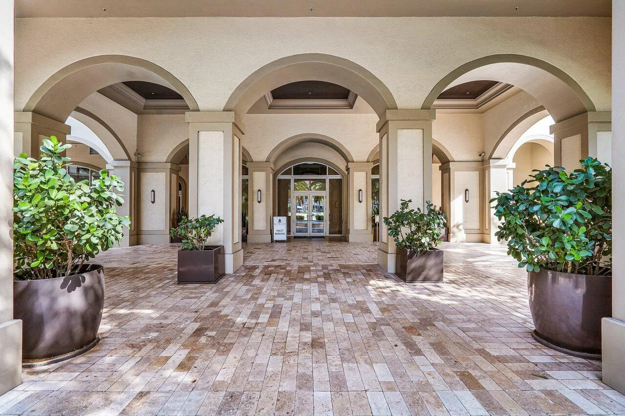 550 Okeechobee Boulevard, #820