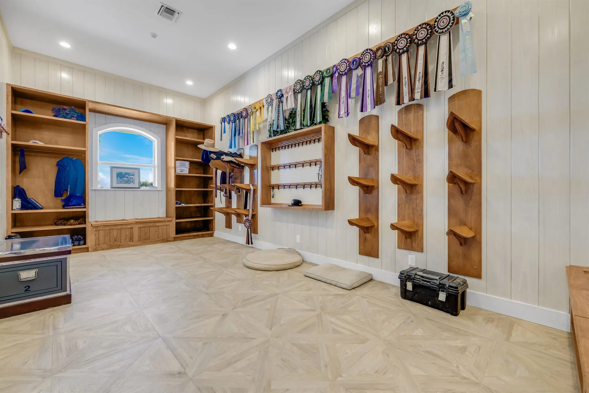 5181 Lasso Way, #Stalls