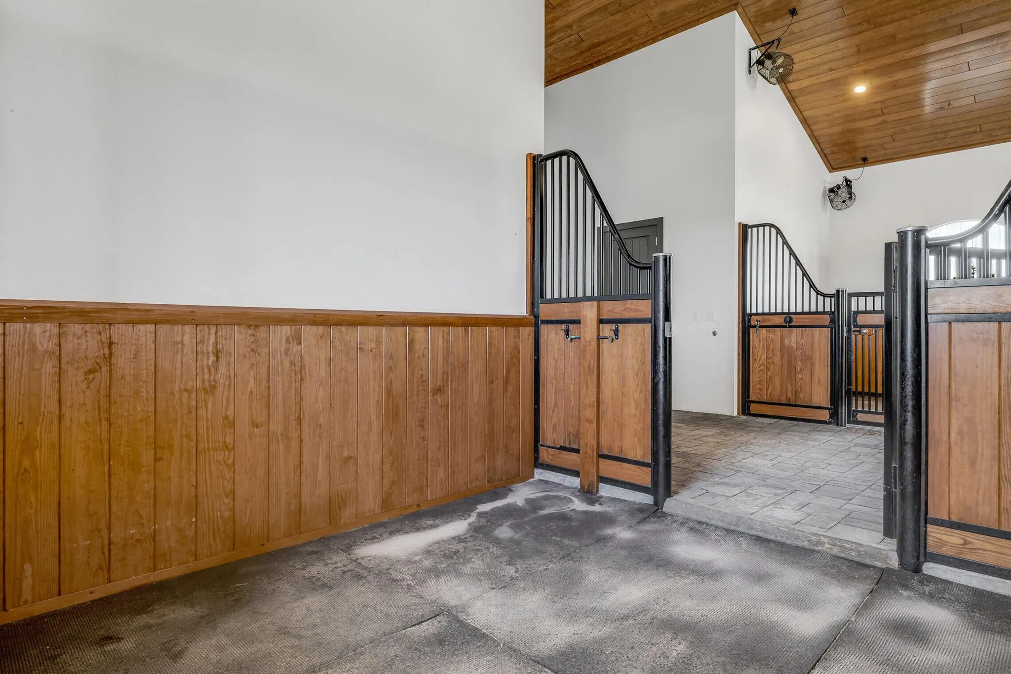 5181 Lasso Way, #Stalls