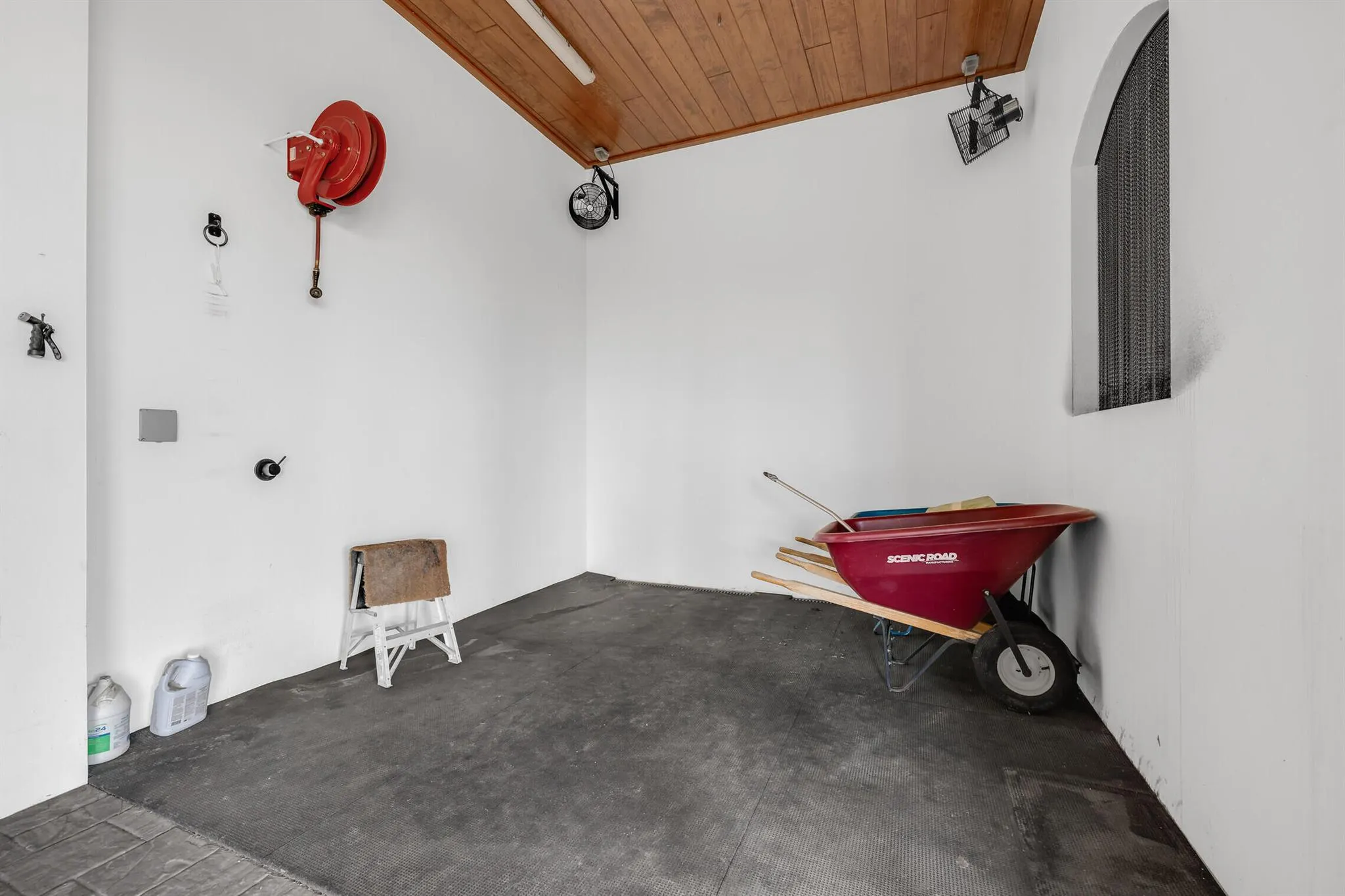 5181 Lasso Way, #Stalls