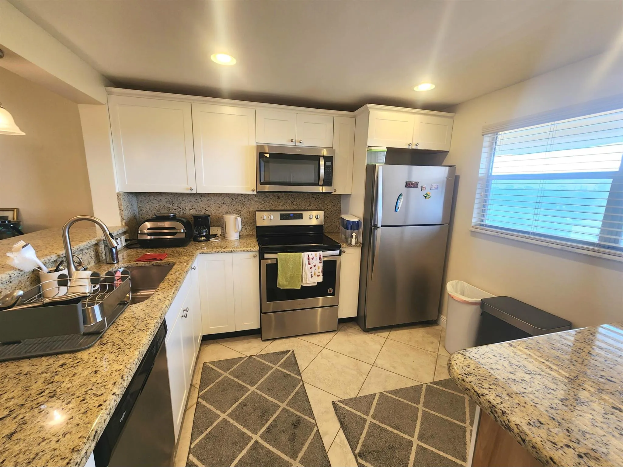 3755 Via Poinciana, #607