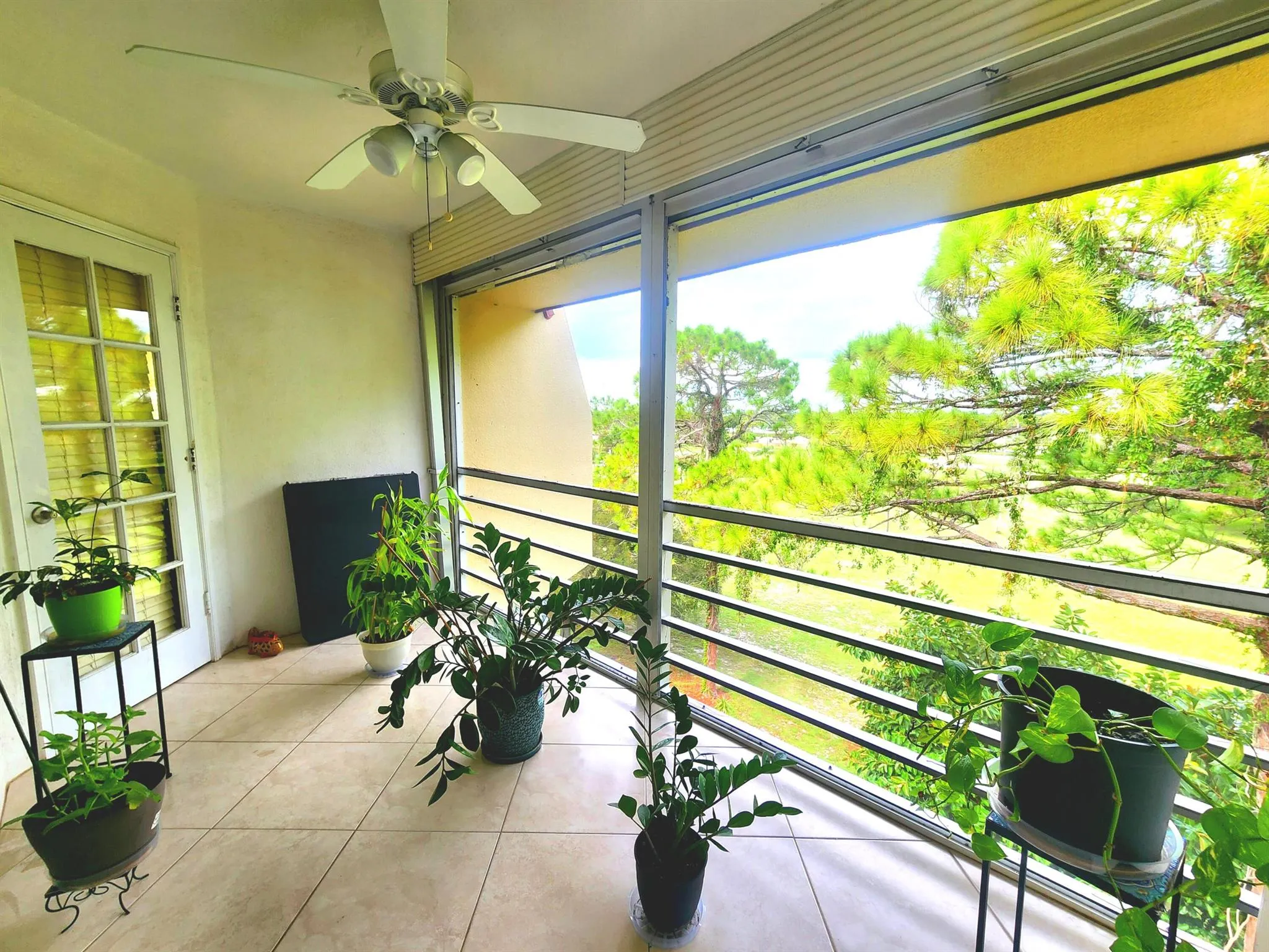 3755 Via Poinciana, #607