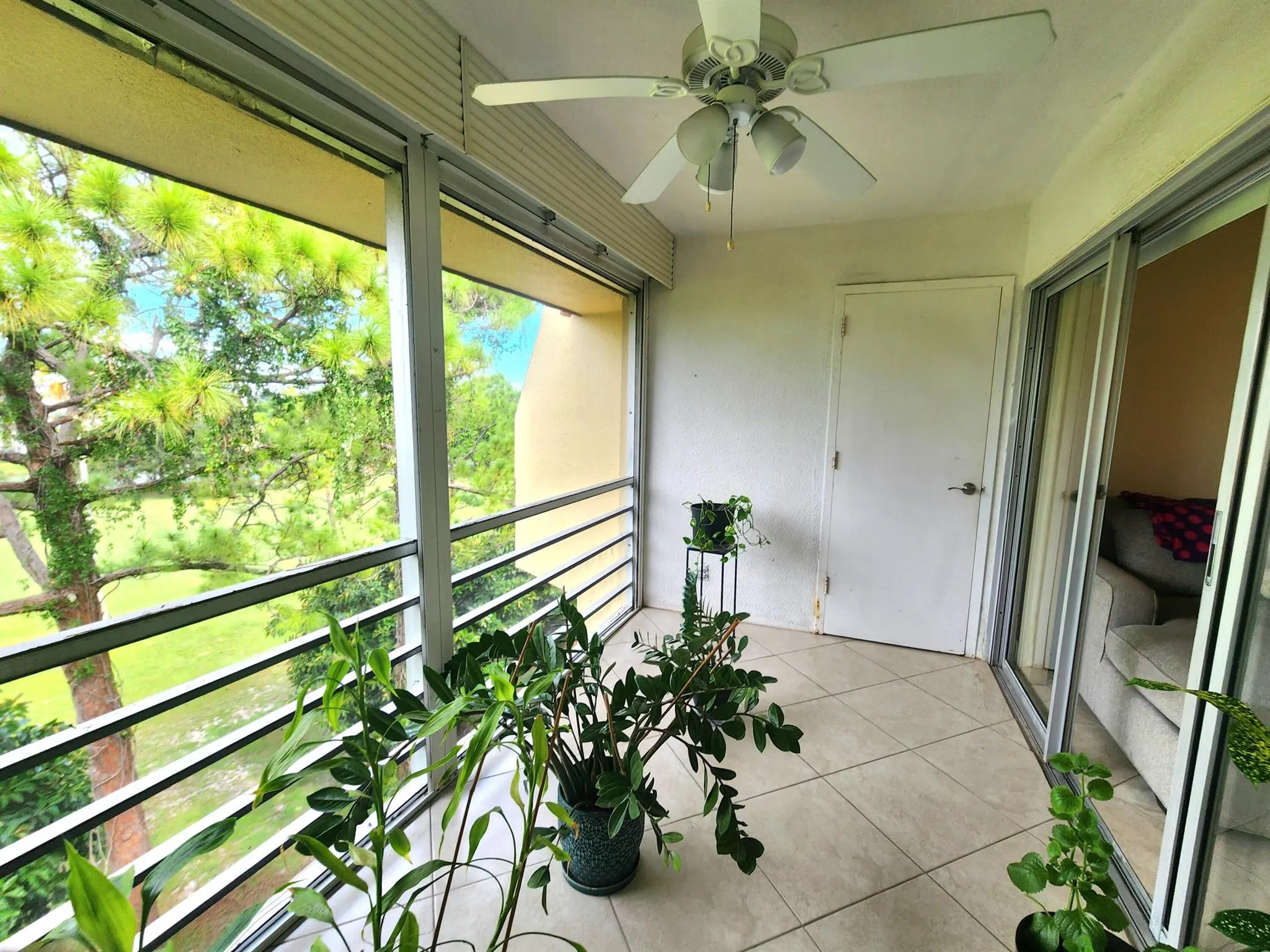 3755 Via Poinciana, #607