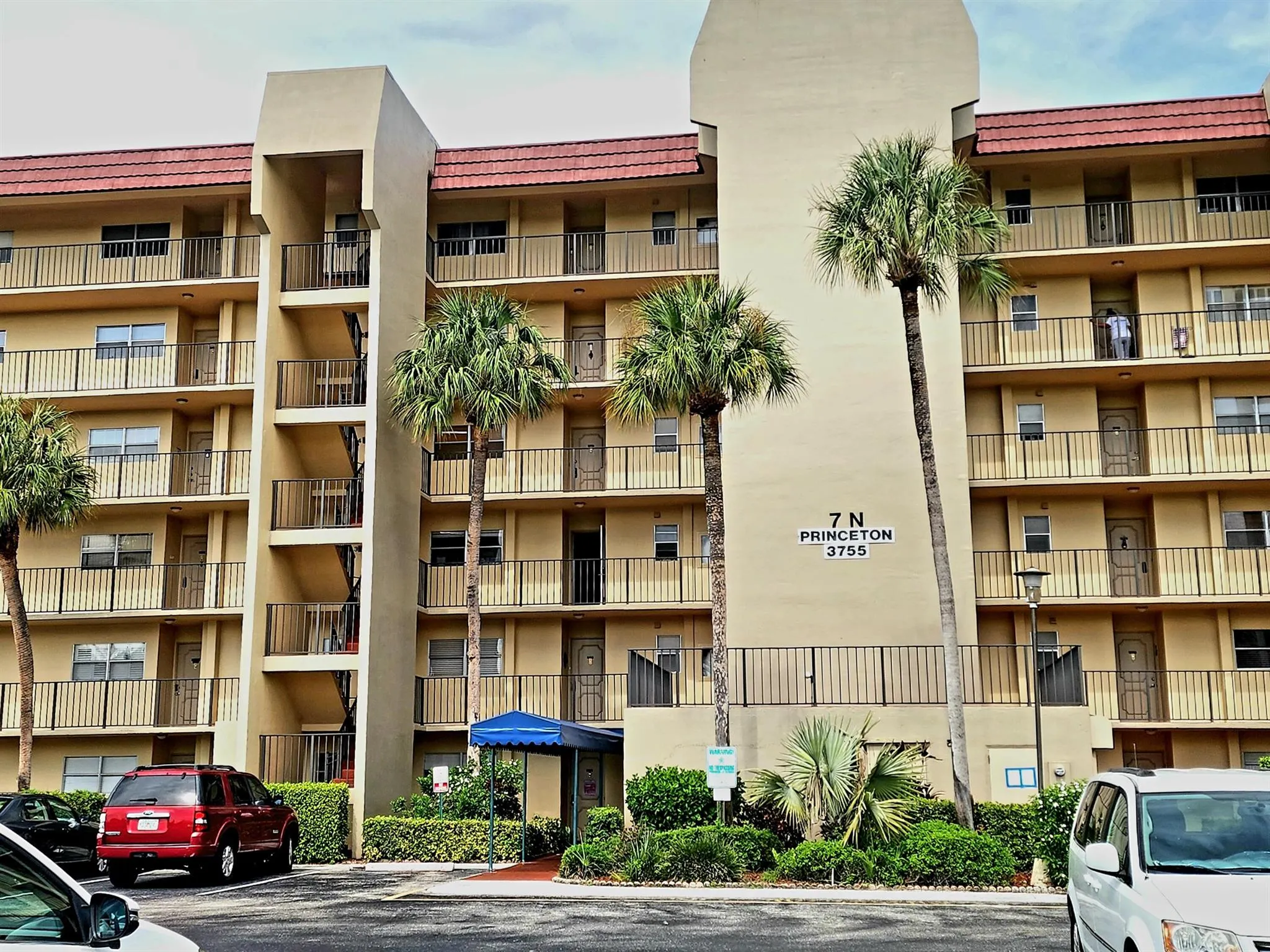 3755 Via Poinciana, #607