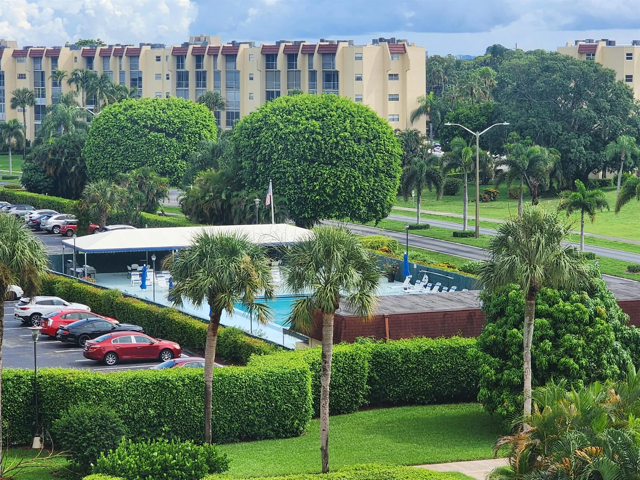 3755 Via Poinciana, #607