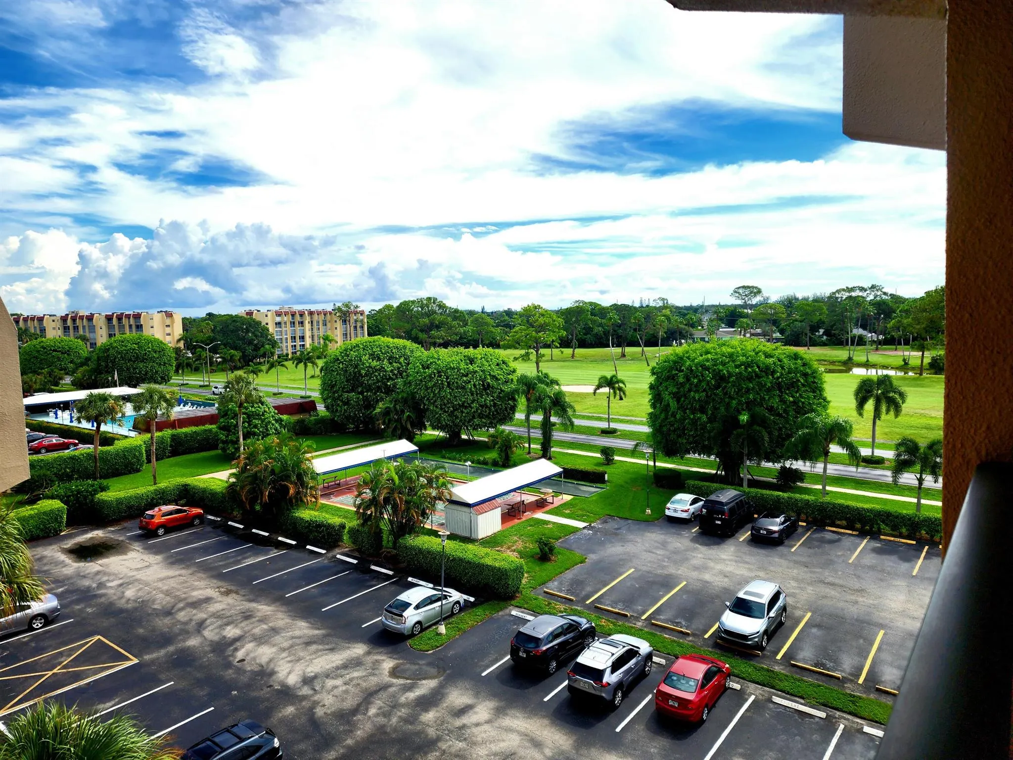 3755 Via Poinciana, #607