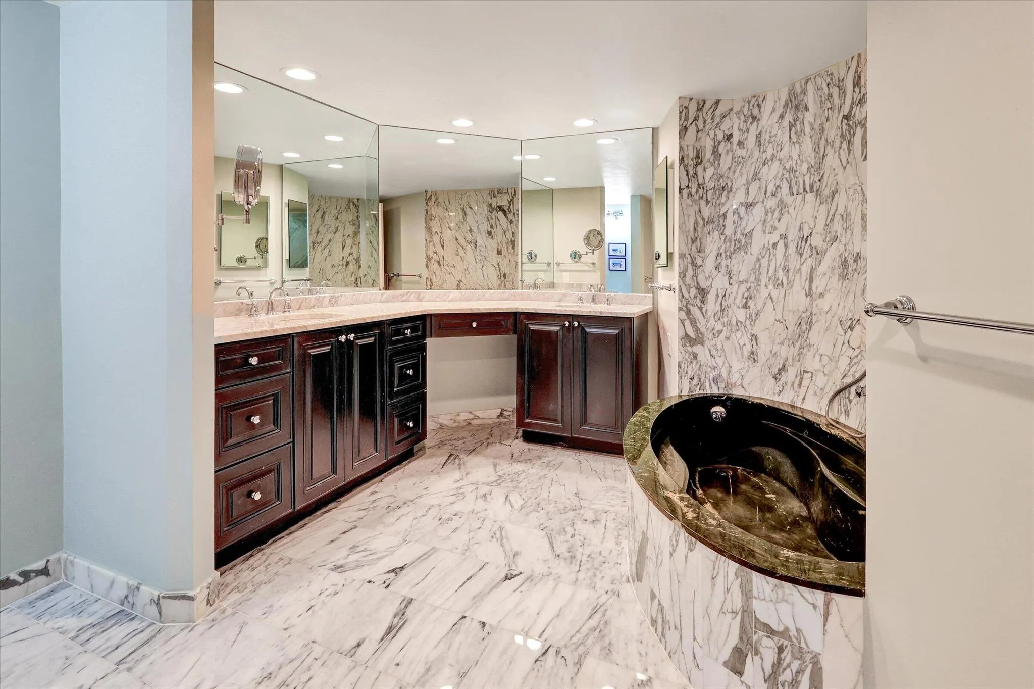 2200 S Ocean Lane, #805