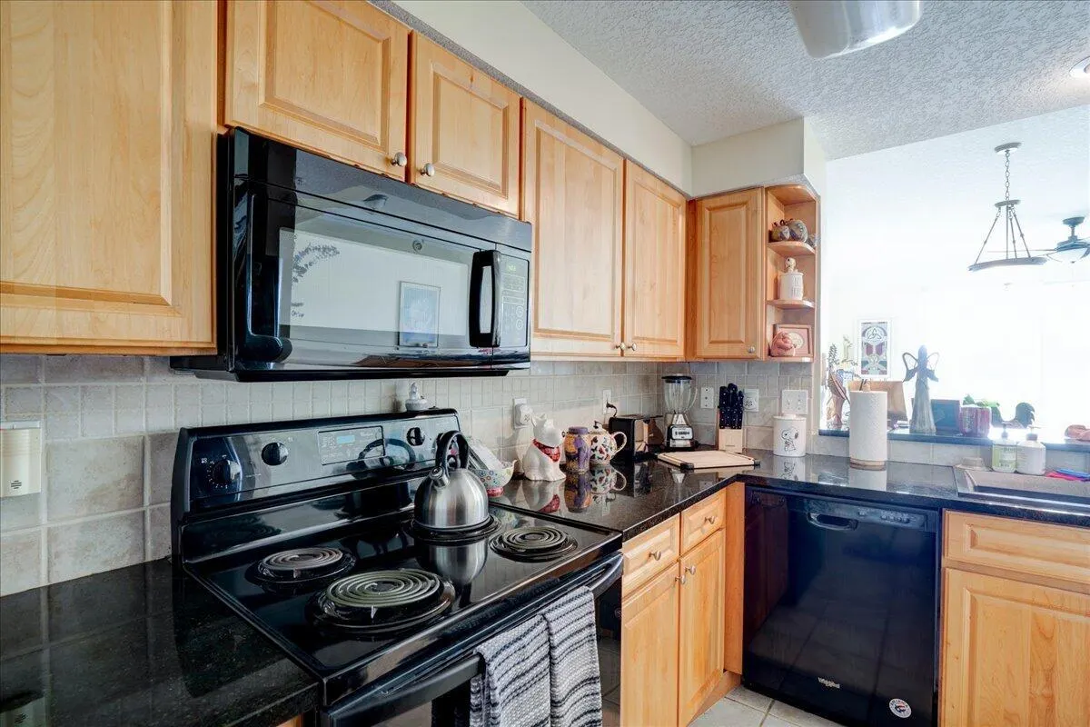 2012 Alta Meadows Lane, #103