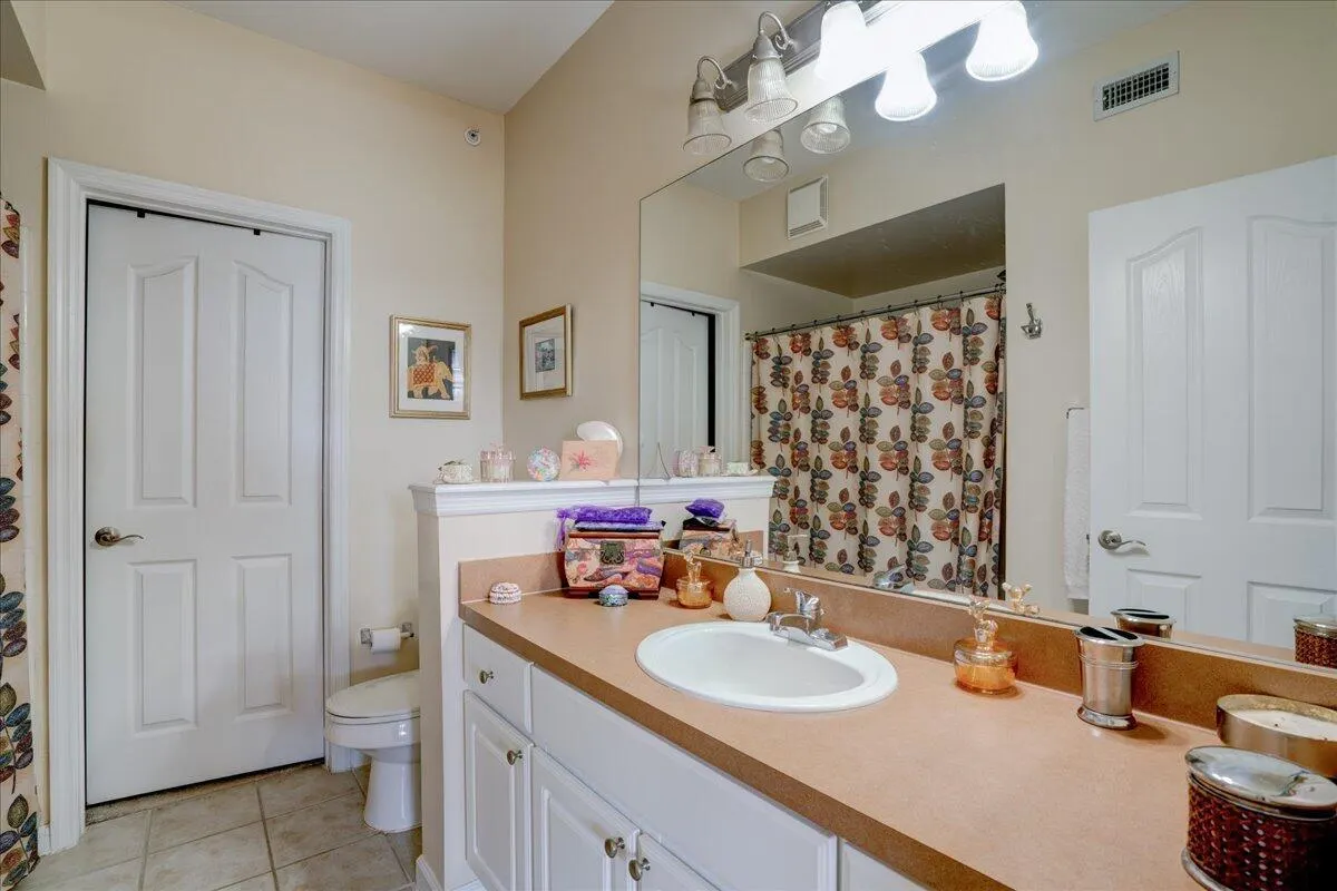 2012 Alta Meadows Lane, #103