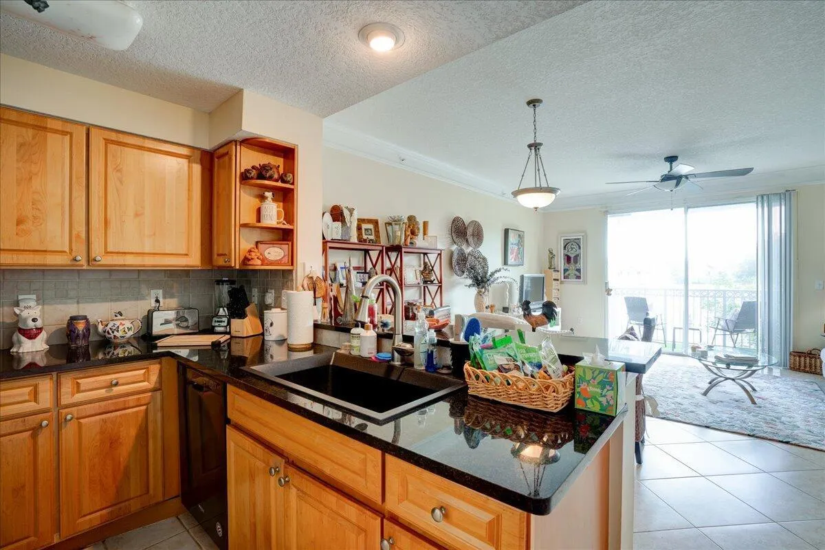 2012 Alta Meadows Lane, #103