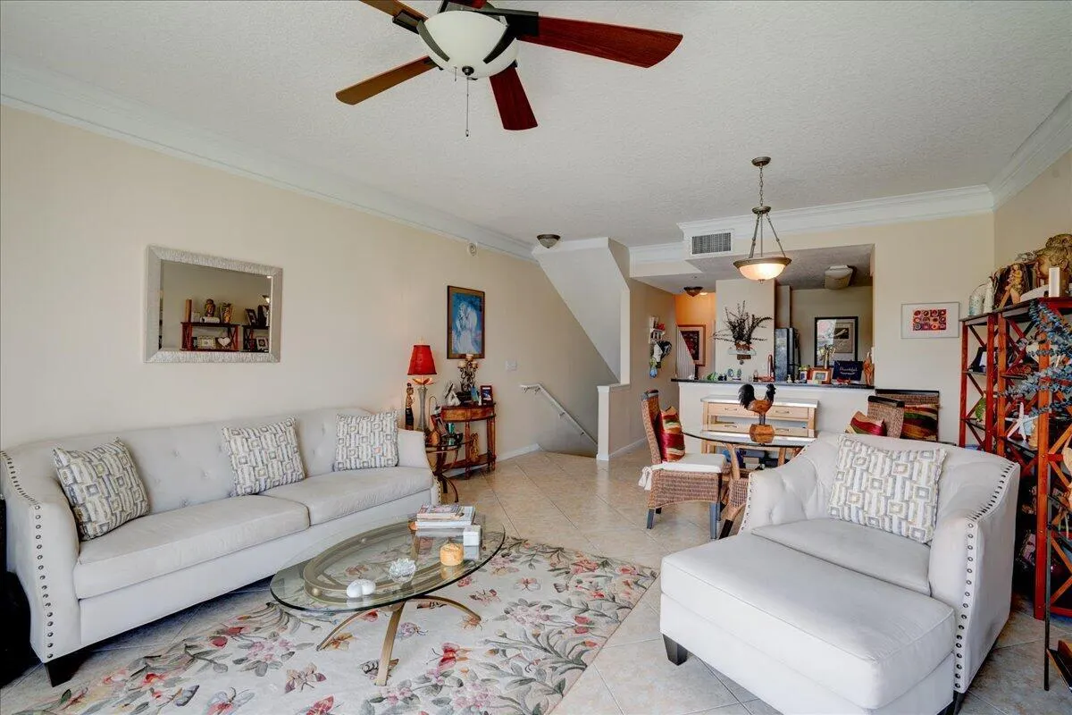 2012 Alta Meadows Lane, #103
