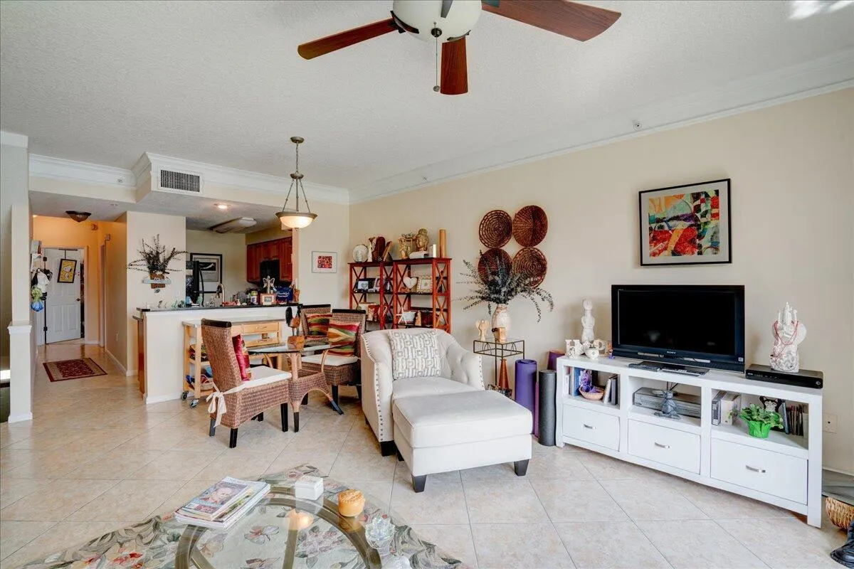 2012 Alta Meadows Lane, #103