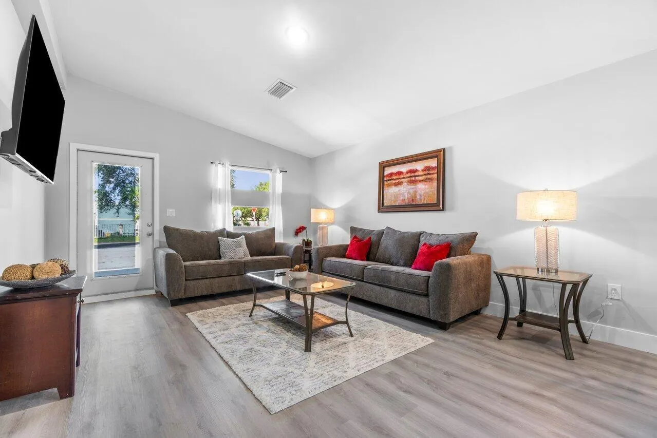 408 SW 4th Street