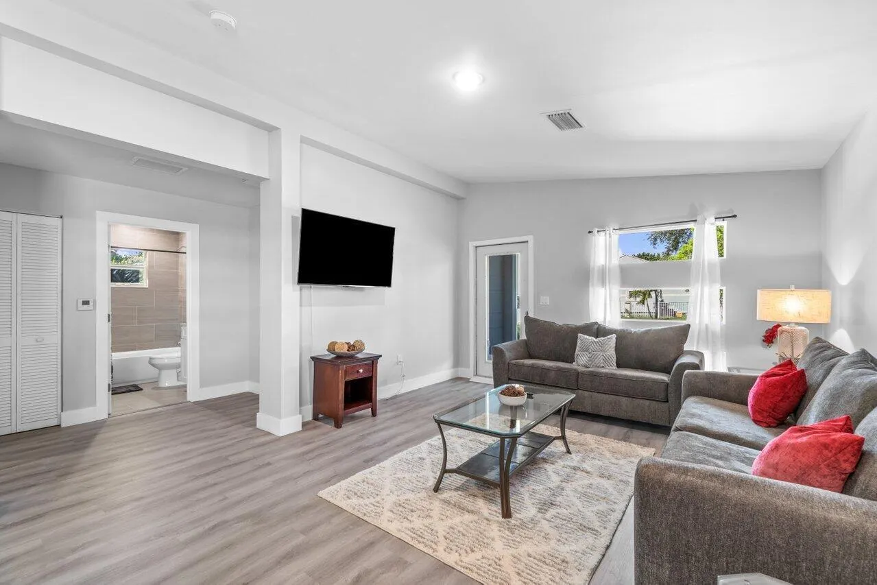 408 SW 4th Street